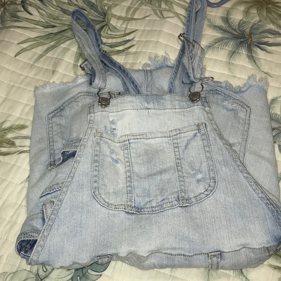 light wash denim shorts overalls - Picture 2 of 6